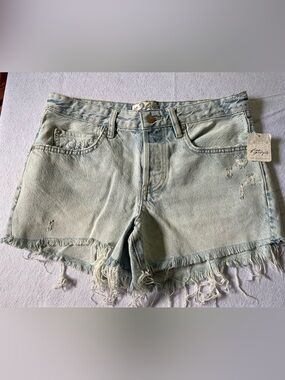 NWT’S Free People Light Wash Distressed Denim Shorts